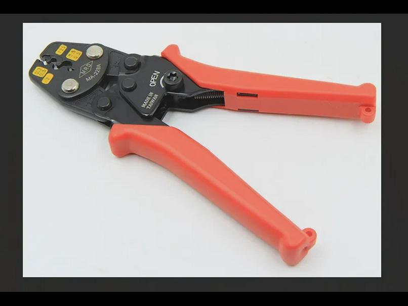 Taiwan Multi-Function Electrician Ratchet Crimping Pliers for Bare Terminals and Copper Nose Clamps.