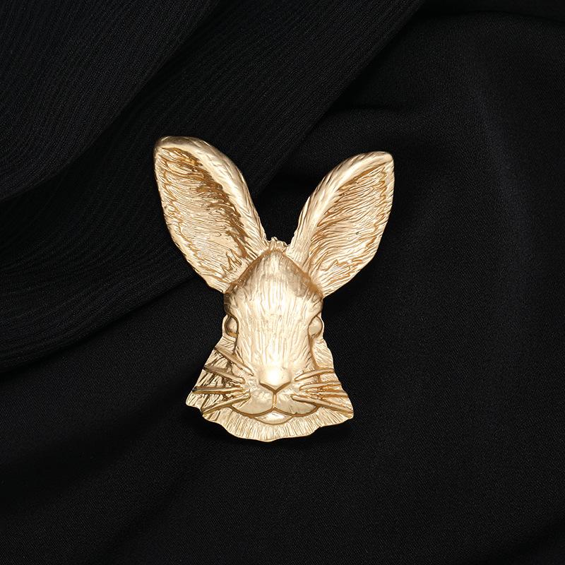Retro gold rabbit brooch niche men's and women's literary temperament pin suit corsage high-end accessories