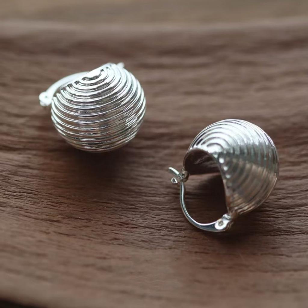 Retro Premium Semi-Round Metal Copper Plated Platinum Ear Buckle Earrings Niche Fashion Commuter Must Enter Simple Earrings