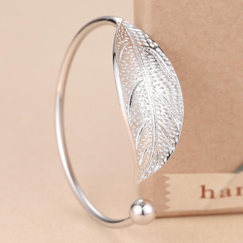 Stilvolles silbernes Armband mit offenem Blatt - Modischer Geburtstagsgeschenk-Schmuck