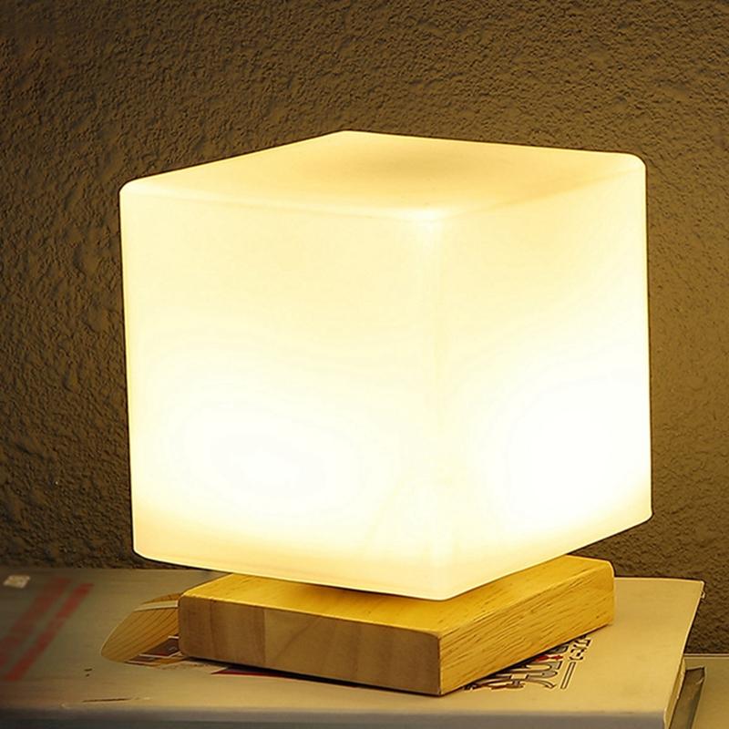 Kreative zylindrische/kubische/sphärische Nachttischlampe 3 W warmes Licht weiches und blendfreies Nachtlicht USB-Schreibtischlampe Holzsockel