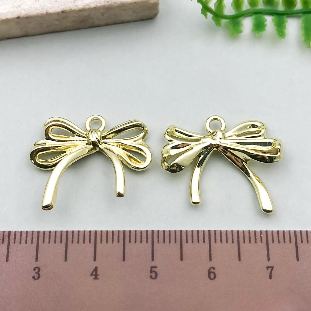 Hängender Vergoldeter Farbechthaltender Diy Schleife Hohl Anhänger Anhänger, Legierung Halskette, Armband, Ohrringe, Handgefertigter Schmuckzubehör