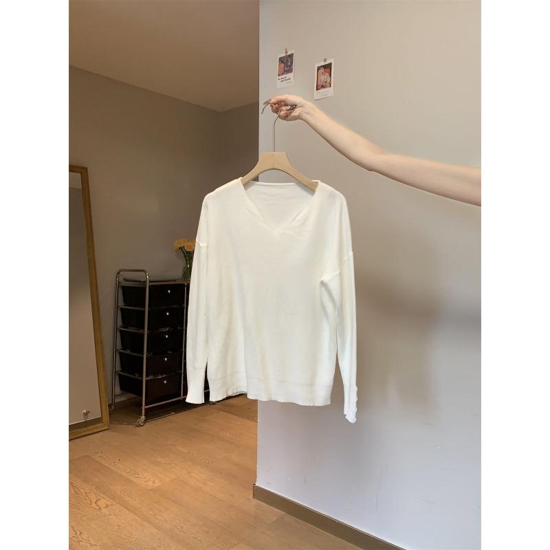 Simple v-neck bottoming shirt women's gentle wind sweater spring niche basic model solid color inner knitted top