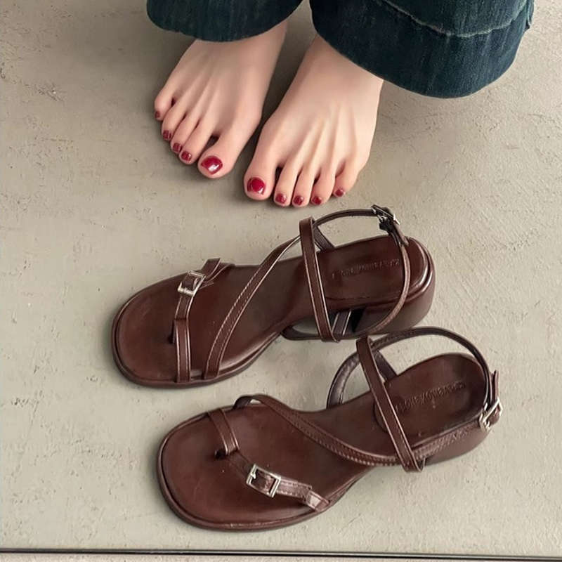 

Ретро коричневое слово с римскими сандалиями женские летние новые толстый каблук с юбкой красивые сандалии с носком 40 коричневый