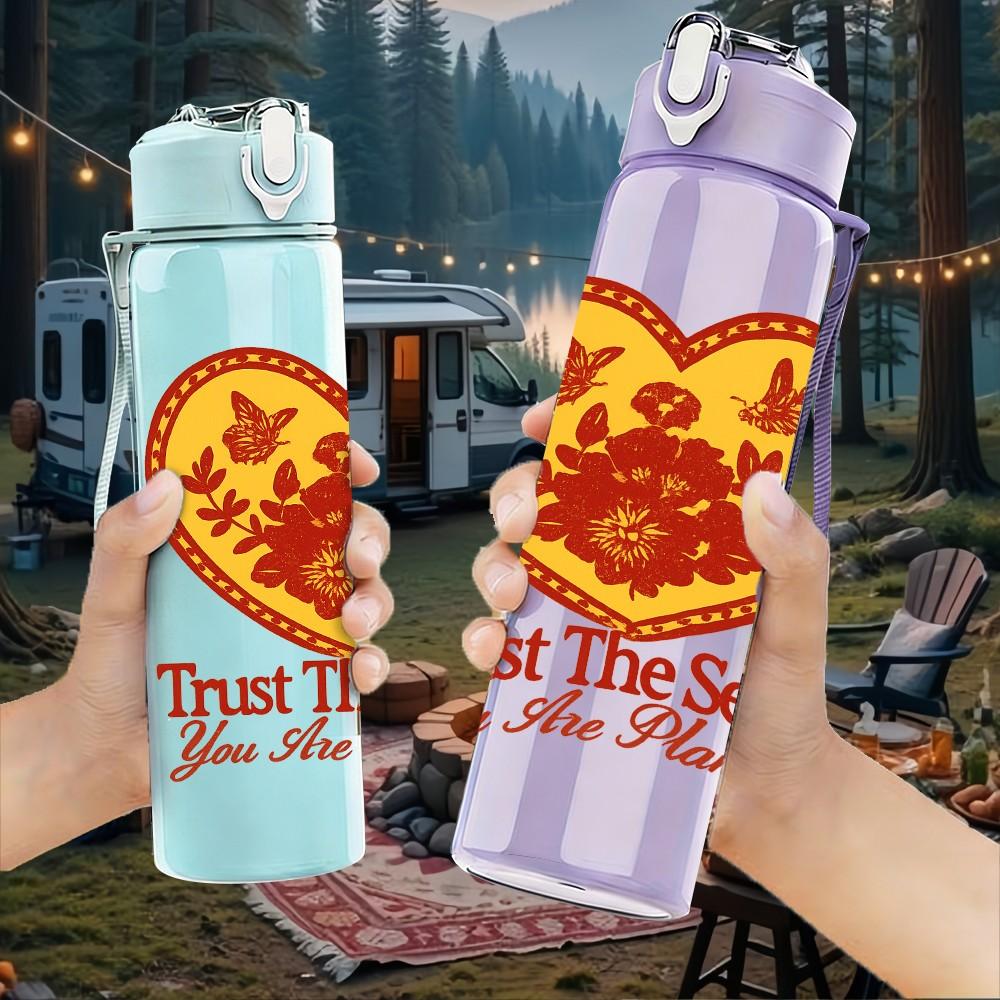 1PC Trust The Seeds Vintage Heart Print 750ml Color Plastic Sports Water Bottle Leakproof Flip Straw Lid Suitable for Sports Office Home Use