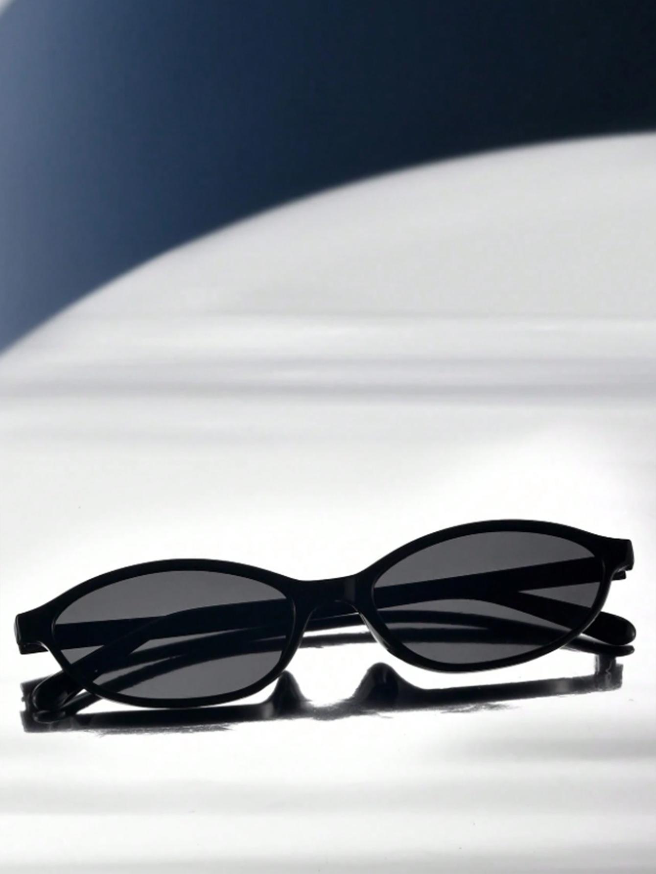

1Pc Retro Oval Small Frame Sunglasses for Men and Women, Black Frame, Uv Protection, American Retro Style Street Photography