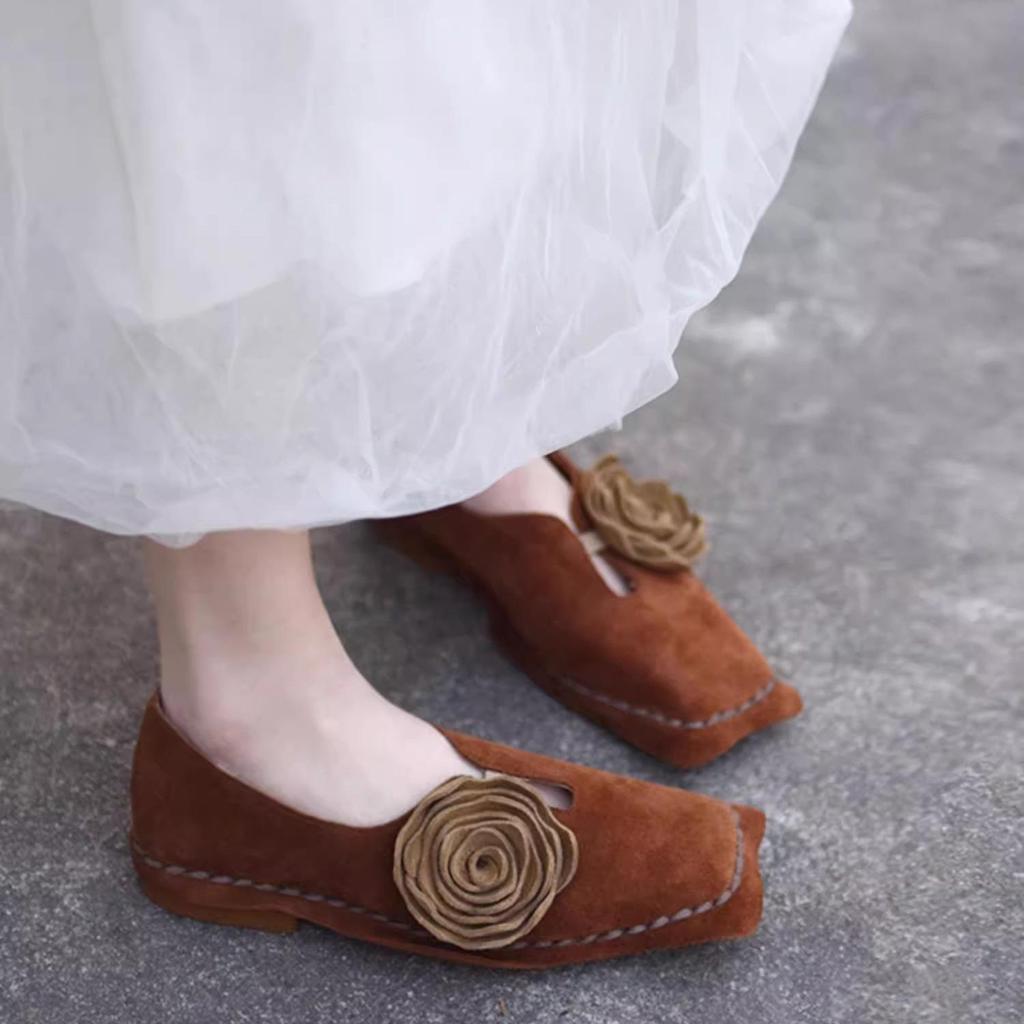 Retro Nische Blume Quadratischer Kopf Einzelne Schuhe 2026 Sommer Neu Mori Serie mit Rock Ein-Pedal Flachsohlige Handgefertigte Damenschuhe