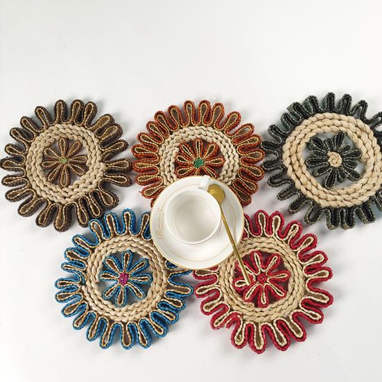 Gewebte Stroh-Tischsets Hitzebeständige Tischmatten zum Schutz des Esstisches Hohe Temperaturbeständigkeit Verbrühungsschutz Dekorative Untersetzer für Zuhause