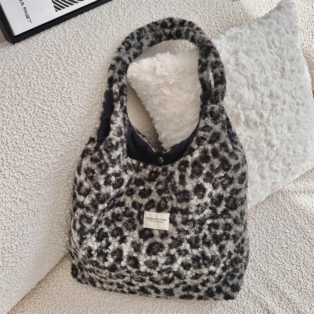 

Autumn and Winter New Korean Fashion Imitation Lamb Fur Large Capacity Single Shoulder Bag Leopard Print Tote Bag