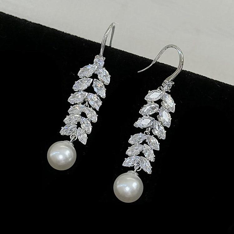 Light Luxury Exquisite Pearl & Zircon Leaf Tassel Earrings