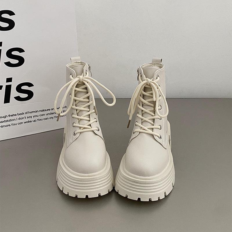 

Популярные белые ботинки Мартин на платформе в британском стиле женские 2025 новая осень локомотивные маленькие на шнуровке облегающие короткие ботинки 40