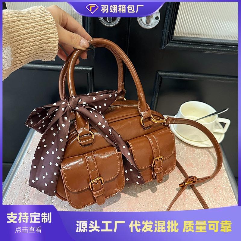 Popular Small Bag Women's New Portable Pillow Bag Red Retro Commuter Versatile Messenger Bag