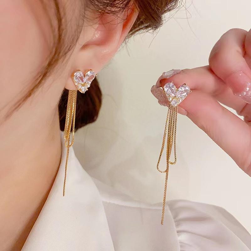 

Две серьги Lady циркон с бахромой в форме сердца