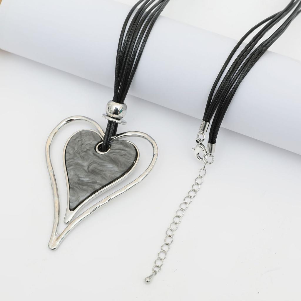 Women'S Exquisite Heart-Shaped Long Clothing Sweater Chain Fashion Trend Metal Necklace