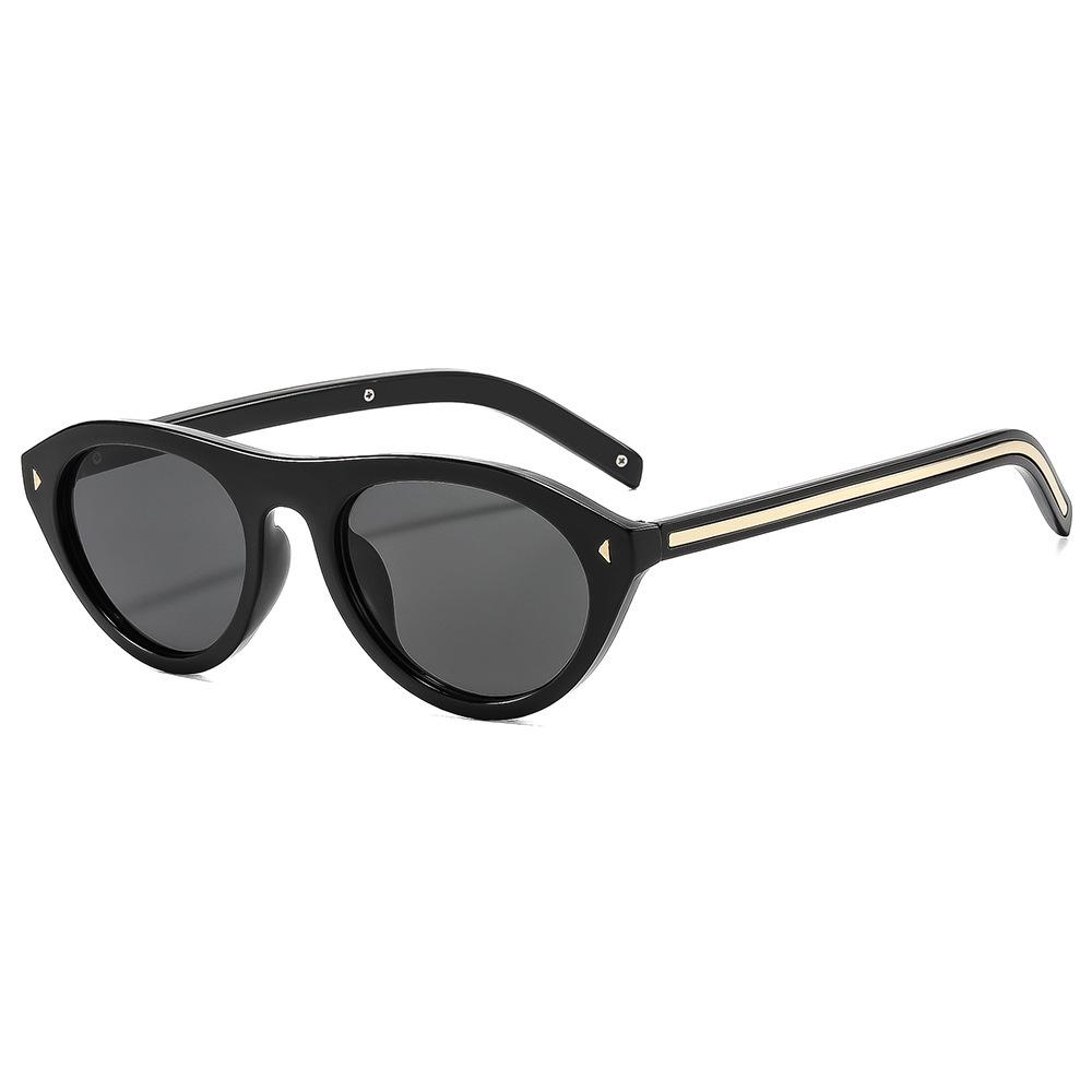 Arrow triangle cat eye sunglasses, new rice nail fashion sunglasses, high-end photography, European and American sunglasses.
