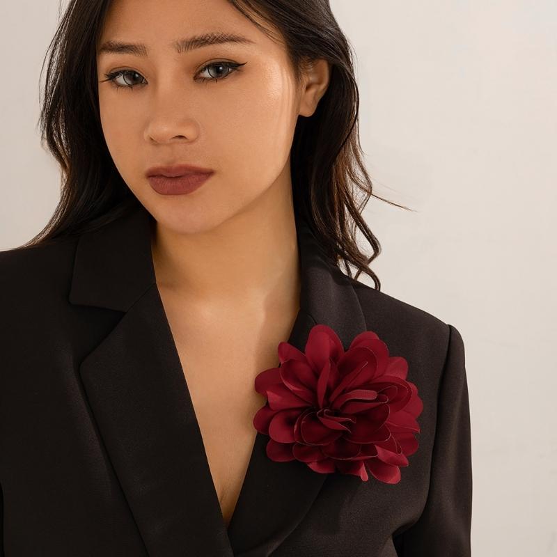 Fashionable Fabric Flower Brooch Unique Fabric Flower Lapel Pin Dainty Brooch Pin for Anniversary Celebrations