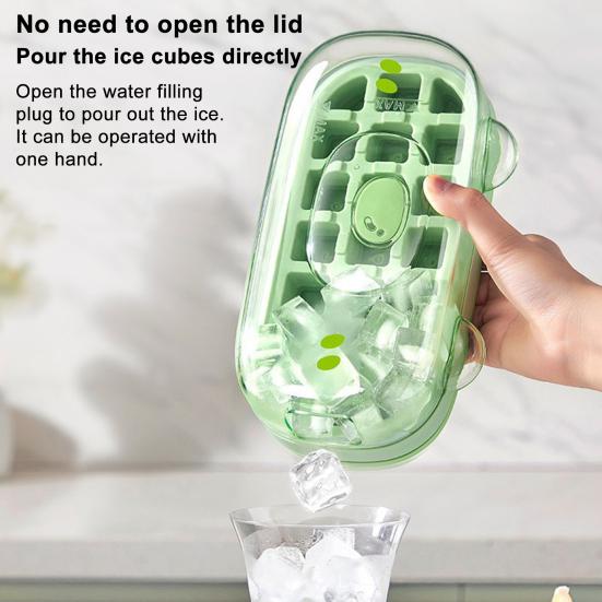 Forma na ledové kostky Láhev na vodu 2 v 1 Roztomilý design medvídka Lis na ledové kostky s nulovým dotykem Podnos na ledové kostky s víkem Přenosná mrazicí láhev na ledový nápoj pro cestování a rodinu