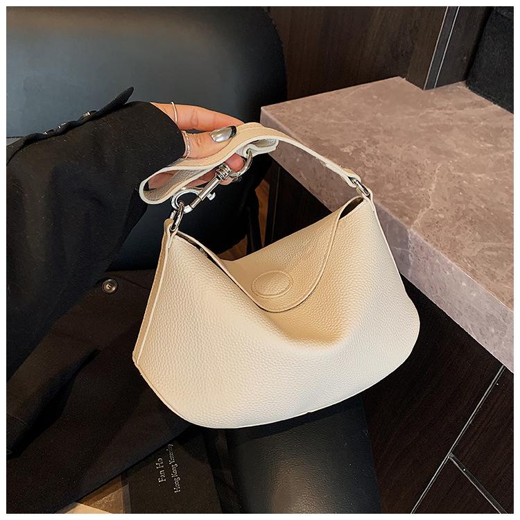 

Minimalist niche design armpit bag women s summer new high-texture fashion versatile shoulder messenger bag белый