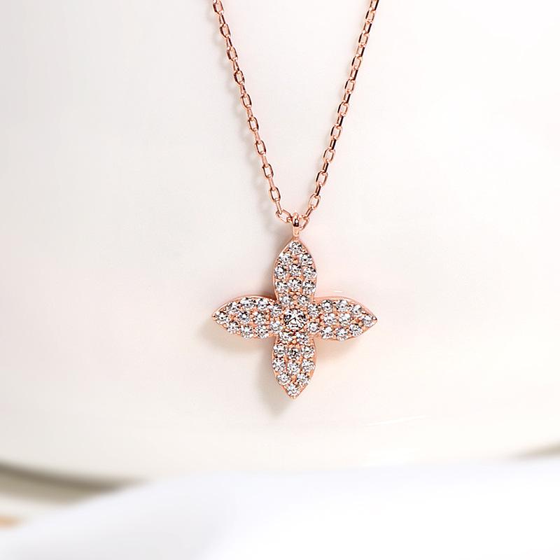 Collana Quadrifoglio con Diamanti Incastonati per Donna con Design di Nicchia Semplice e Versatile Catena Clavicola