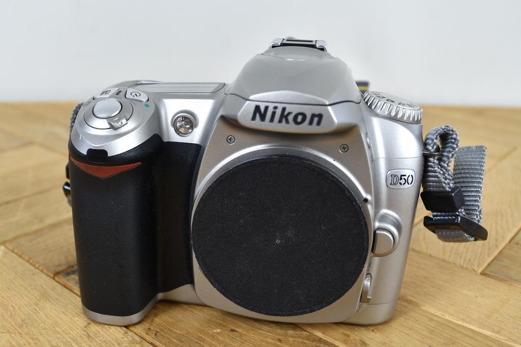 Nikon D50 6.1 MP Digital SLR Camera Body Only Silver Tested