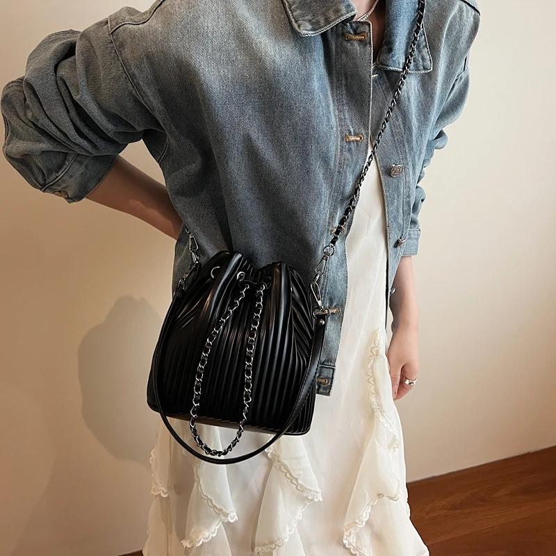 Black Bag For Women Fashion Pleated Strape Design Shoulder Bag Trend Drawstring Bucket Crossbody Bag Lady Pu Leather Bag Brand
