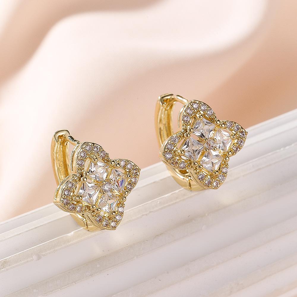 

Европейские и американские модные серьги-четырехлистники, высококлассные, нишевые, ретро, изысканные, универсальные серьги золотой