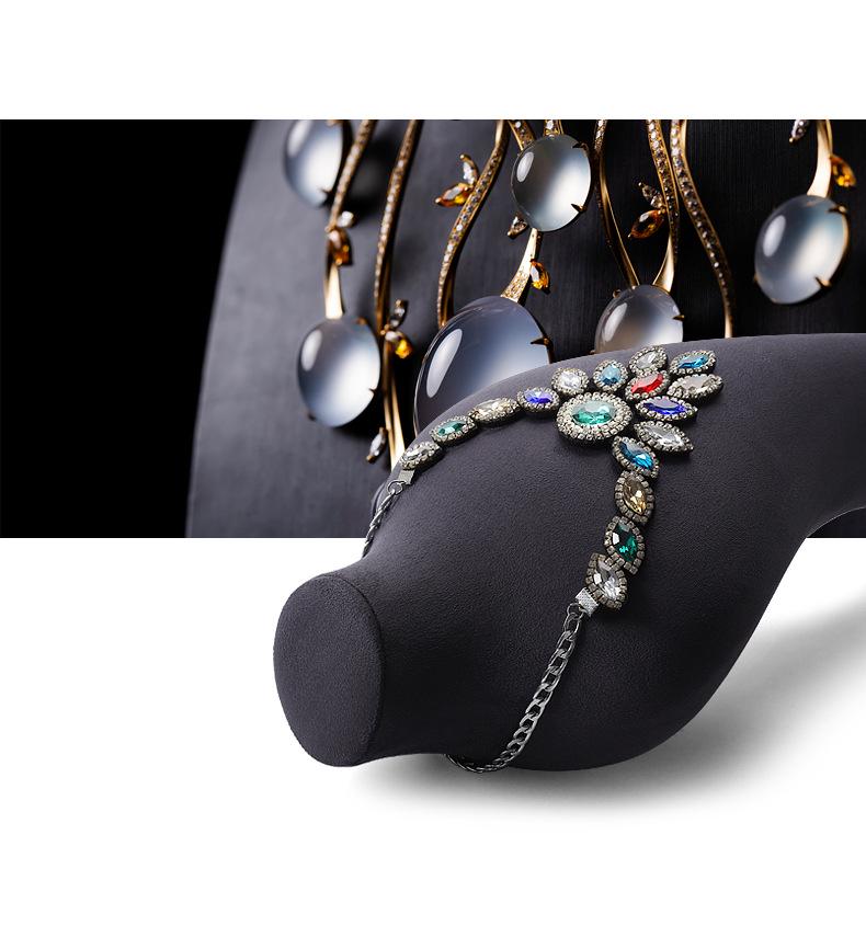 Digu Microfiber Necklace Display Stand for Jewelry Props