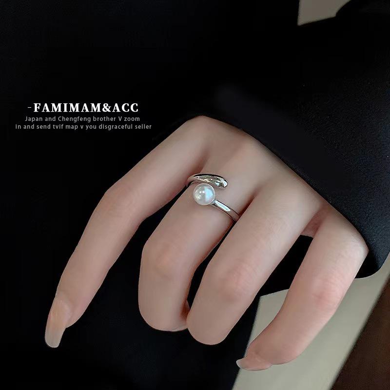 Niche Design Butterfly and Snake Rings: Stylish High-End Jewelry Set for Trendy Girls