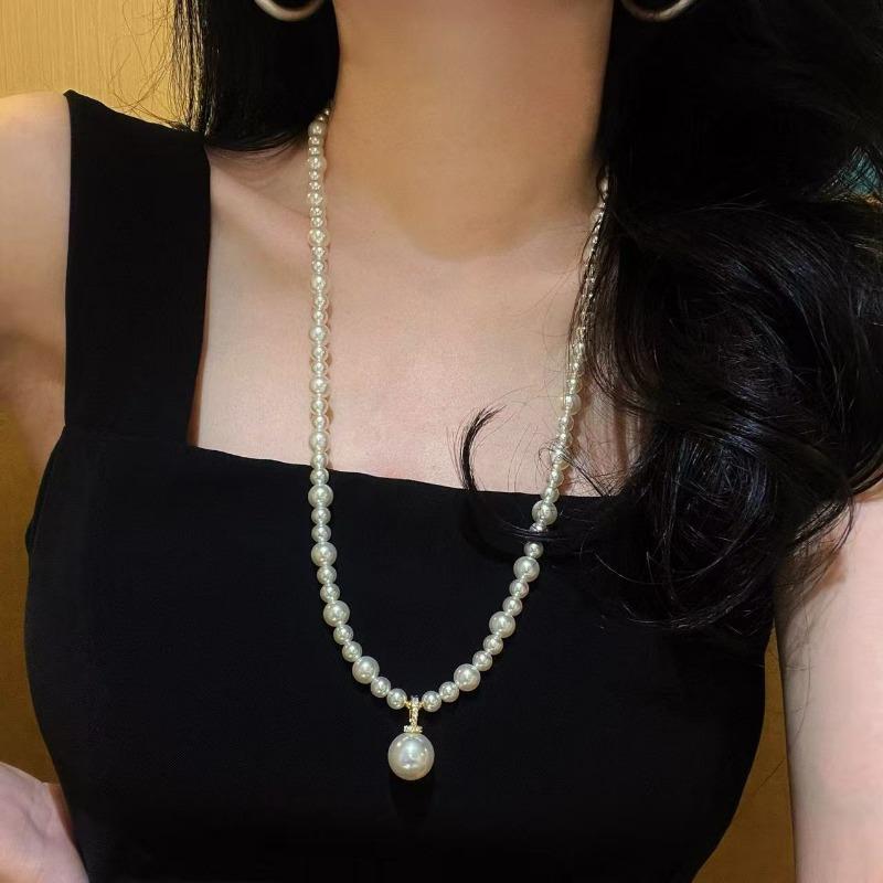 Gold Plated Graduated White Pearl Long Necklace With Solitaire Pearl Pendant белый