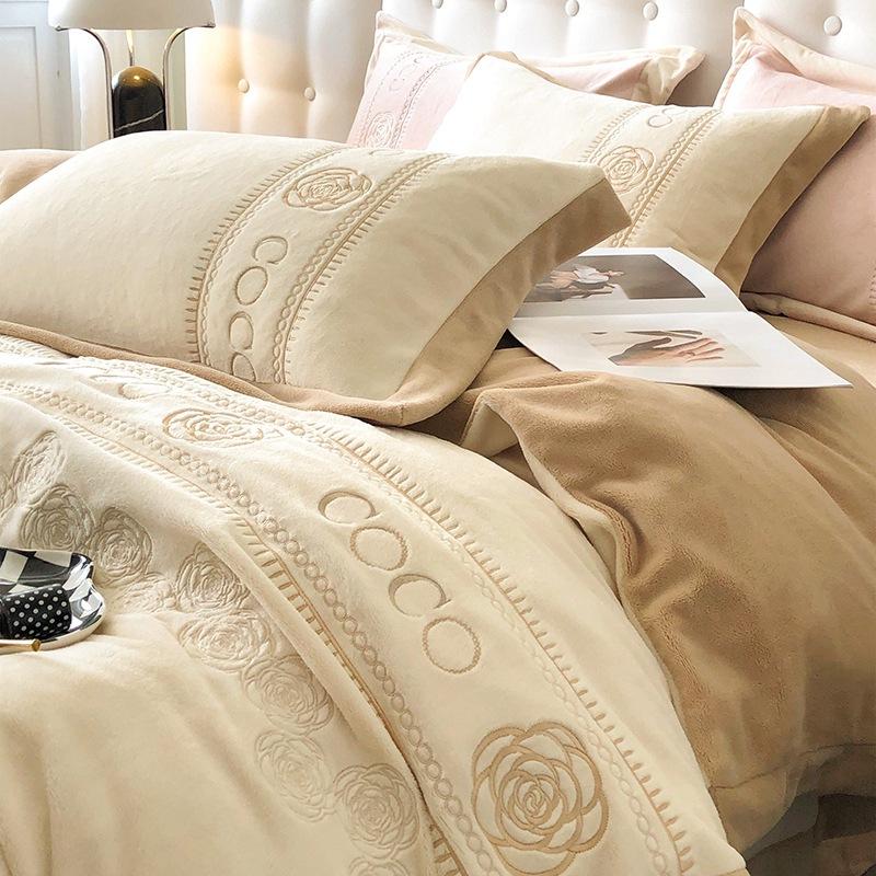 Kategoria zimowa A Mąka Mleczna Zestaw czterech sztuk Wysokiej klasy dwustronna mąka zagęszczony kołnierz Coral Mąka Kołdra Okładka