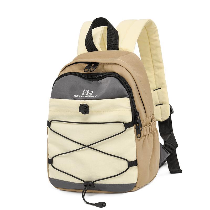 A Simple and Fashionable Commuter Backpack for Women, A Korean-style Small Backpack, and A Casual Small Schoolbag for High School Students