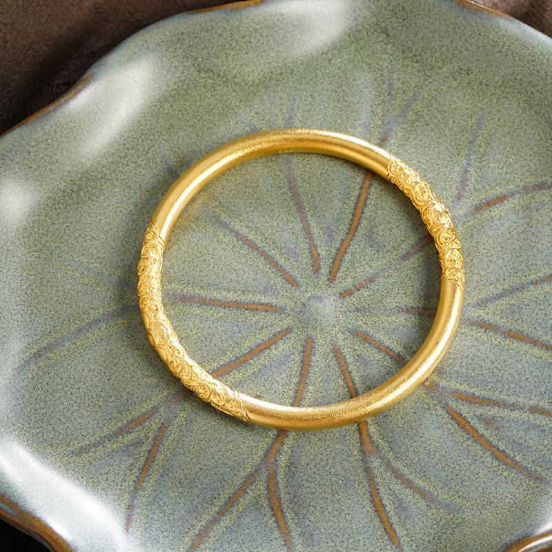 Vietnamesisk Gullsand Bauhinia Blomsterarmbånd: Slitesterk messing med antikt rullmønster for kvinner