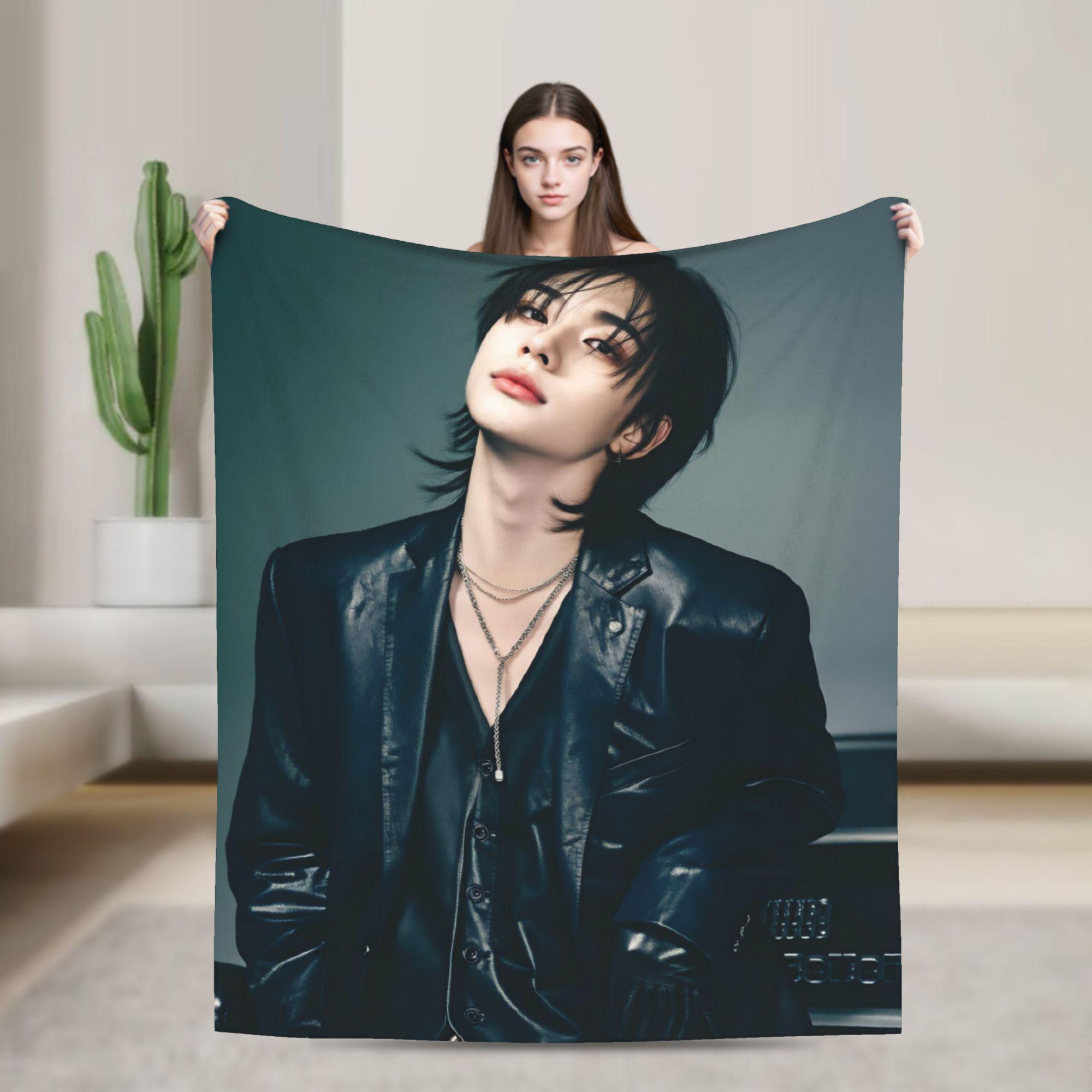 Rockstar Hwang Hyunjin Blanket Quality Warm Soft Throw Blanket Winter Picnic Couch Bed Trend Bedspread 80x120cm