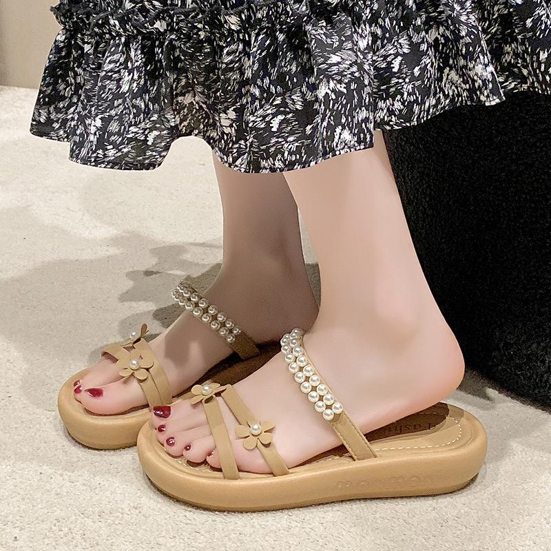Thick-bottomed Temperament Slippers Women's Models Go Out In the Summer of 2025, New Fashionable and Versatile Retro Foreign Style Versatile Cool Sl