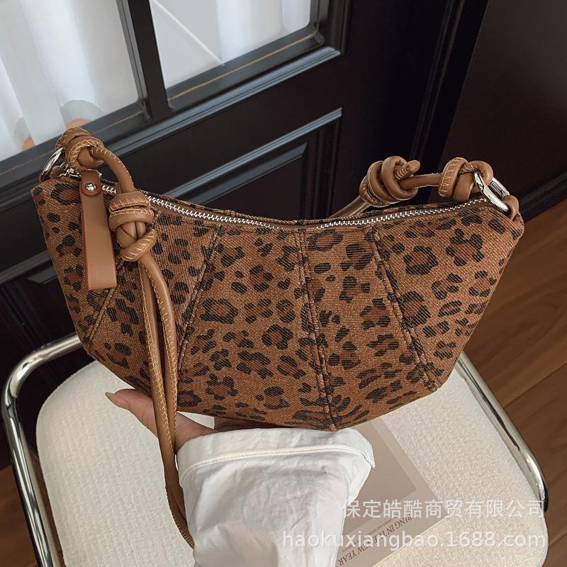 Niche design Korean new leopard print dumpling bag 2025 women's retro commuter shoulder bag messenger bag small bag