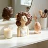 Braunhaariges lockiges Mädchen Header Figur Harzkopf Büste Skulptur für Schlafzimmer Wohnzimmer Heimbüro Schreibtisch Regal Dekoration