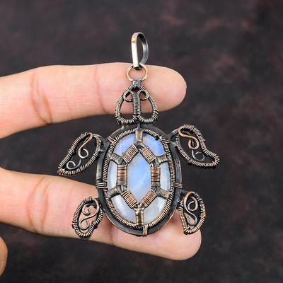 Regenbogenmondstein Anhänger Kupferdraht umwickelter Anhänger Edelsteinschmuck Handgefertigt Schildkrötenanhänger Einzigartiges Kupferdesign Schmuck Geschenk für Frauen