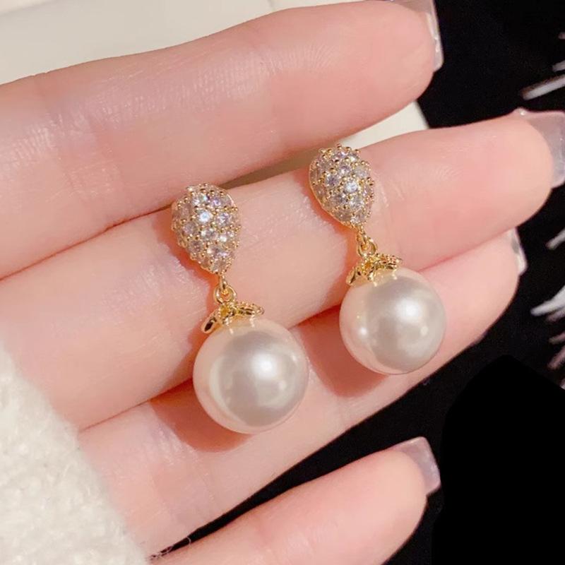 Water Drop French Pearl Earrings Women S Exquisite Fashion Retro Trendy Stud Earrings Light Luxury Earrings Copper
