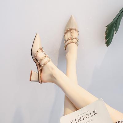 2025 Sommer neue Internet-Berühmtheit Temperament Nietenabsatz dicker Absatz Taschenkopf Halbschuhe Damen tragen High Heel coole Hausschuhe