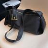 Premium Texture Bag Women's Large Capacity 2025 New Fashion Niche Design Messenger Bag Autumn and Winter Popular Pillow Bag