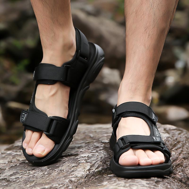 Fashion Classic Green Men's Brand Comfortable Anti Slip Water Wading Beach Shoes Summer New Men's Breathable Soft Soled Roman Sandals