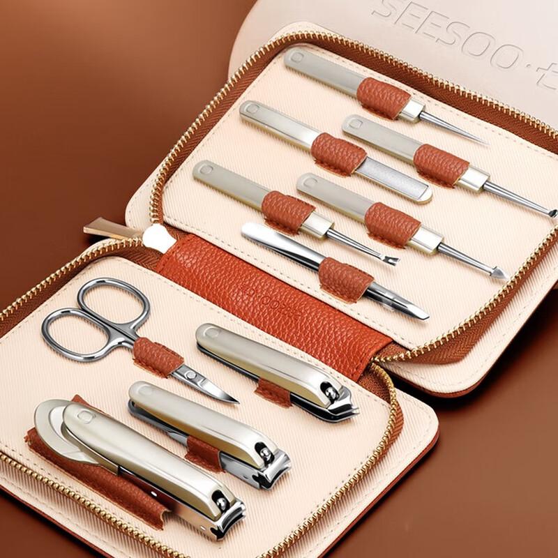 

Qisu 8-Piece Anti-Splash Manicure Set