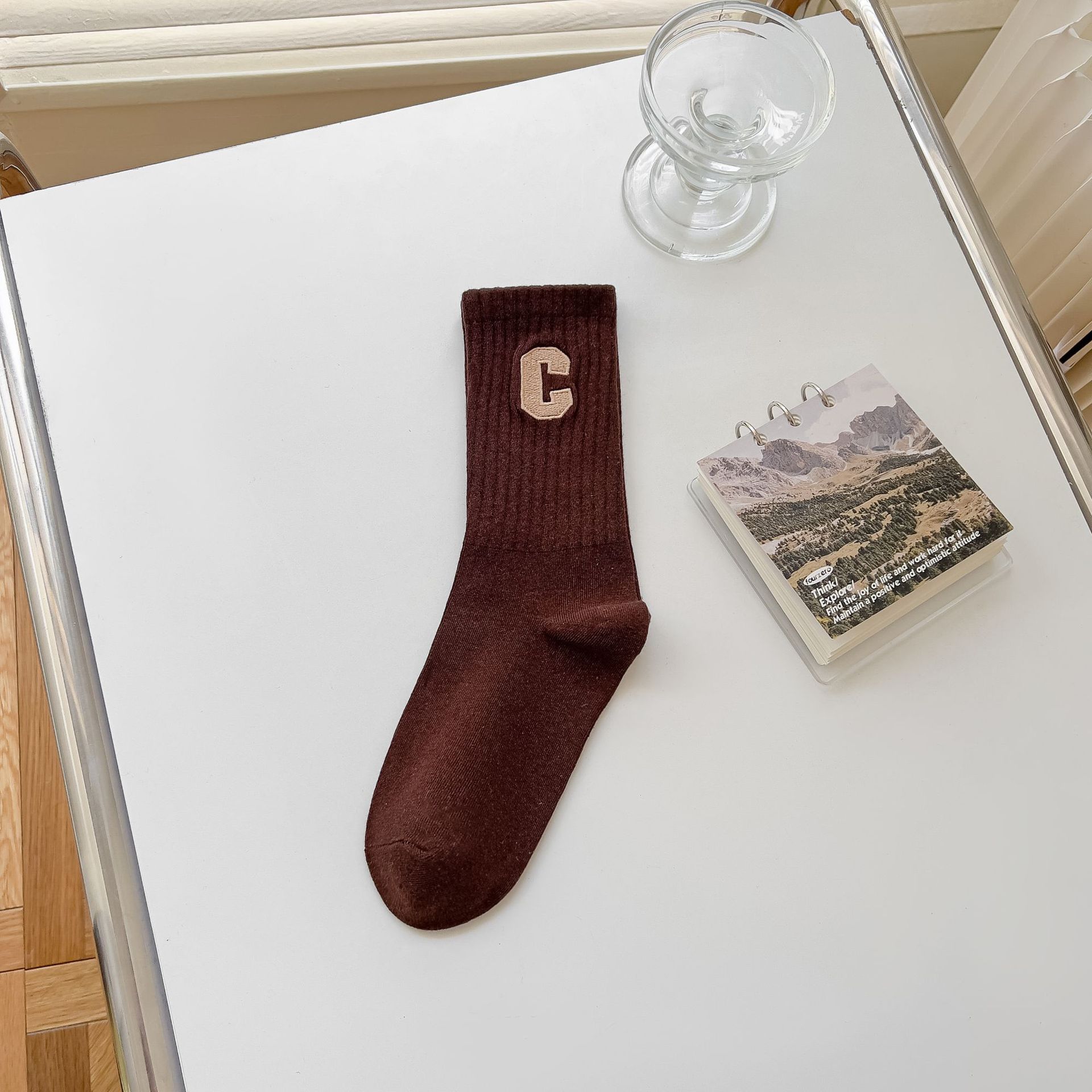 

Женский Весенне-Осенний Тренд Мода Новая Большая Буква C в Гольфах 1 pair глубокая кофе