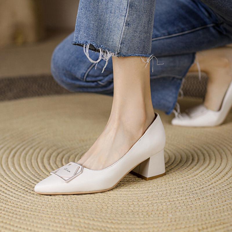 New women's fashion single shoes pointed large size rubber soft sole casual solid color medium heel square heel small leather shoes women