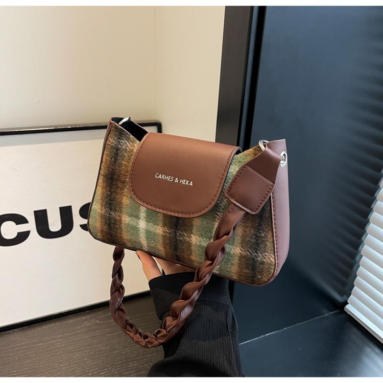 Ladies Shoulder Crossbody Bag Handbag Plush Portable Commuting Fashion Casual