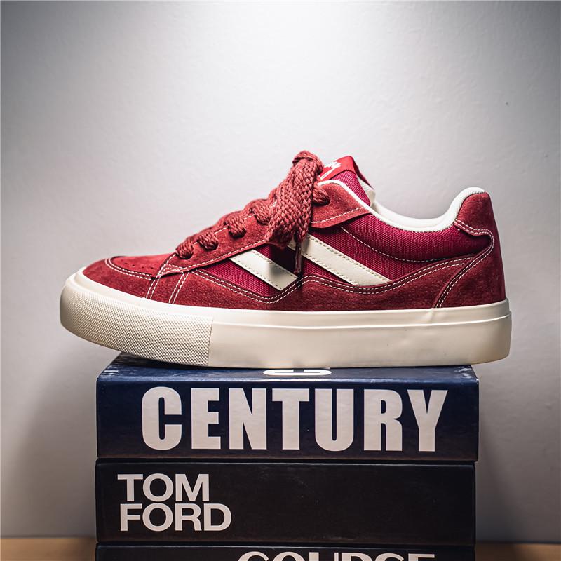 

Men s shoes 2025 new Hong Kong style retro casual sports shoes spring heightening non-slip design sense bread tide board shoes 44 бордовий