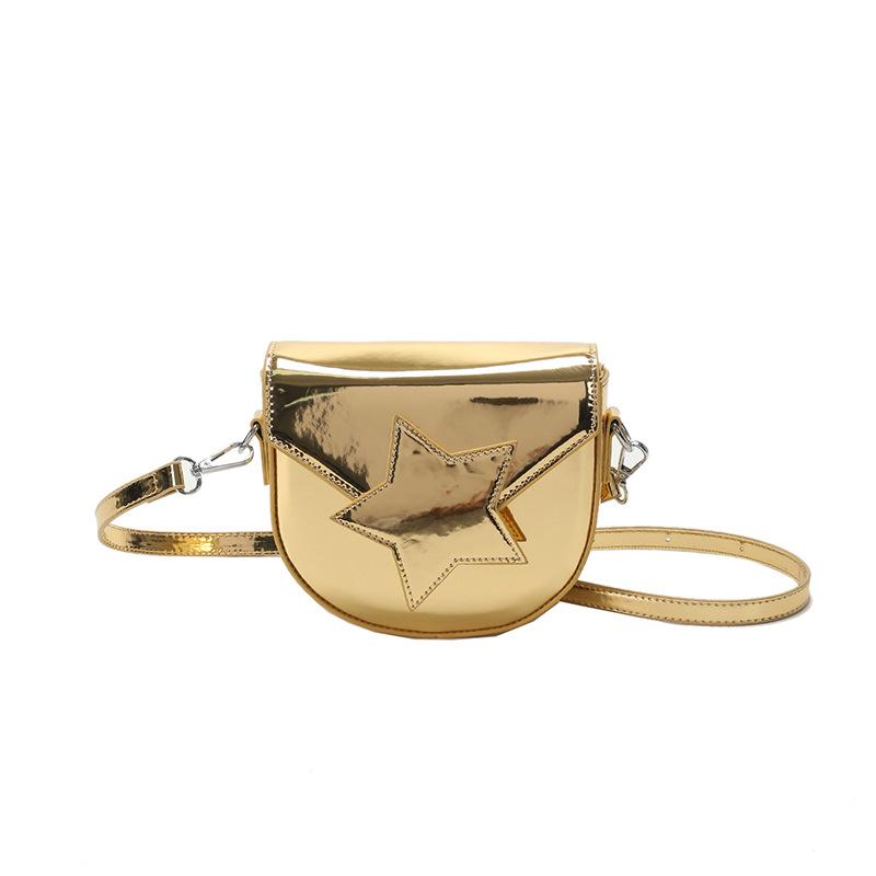 Le sac populaire de cette année nouveau 2025 couleur bonbon Mori style étranger à une épaule personnalité oblique femmes visage lumineux sac selle