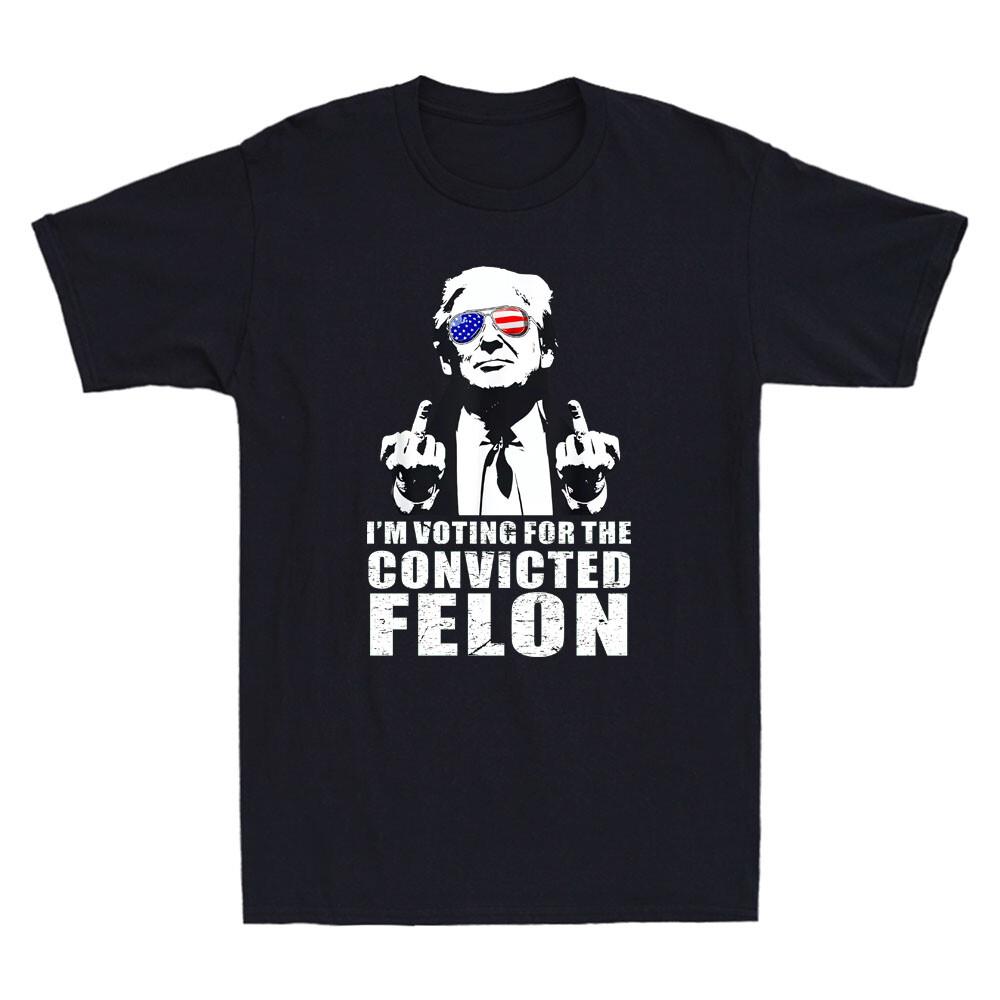 I'm Voting For The Convicted Felon Funny Man Middle Finger Meme Men's T-Shirt