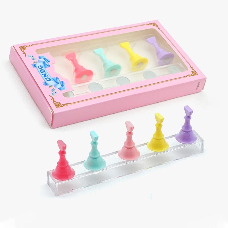 

Colorful Chess Piece Nail Art Practice Holder – Wearable Base for Beginner Nail Tip Fixing