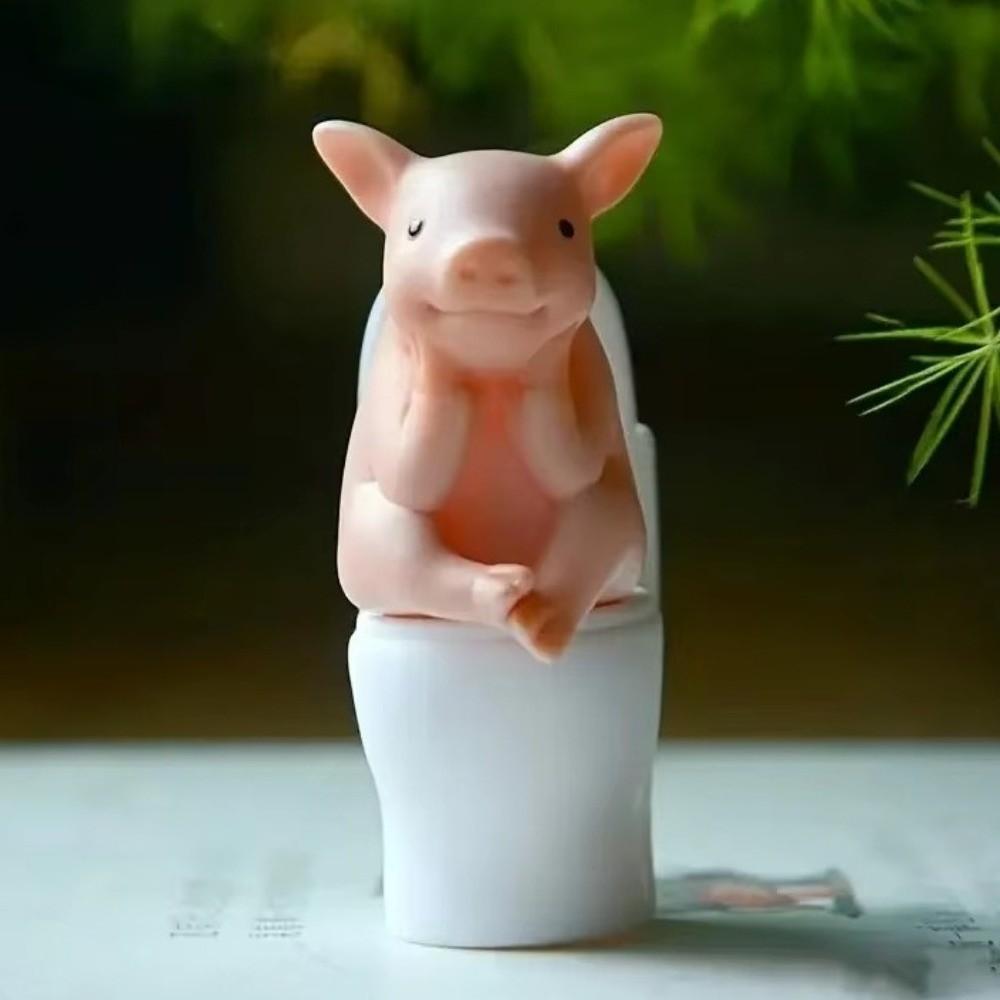 Cartoon Pig Desktop Ornaments PVC Toilet Frog Ornaments Wall Decor Toilet Pig Decoration  Gag Gift